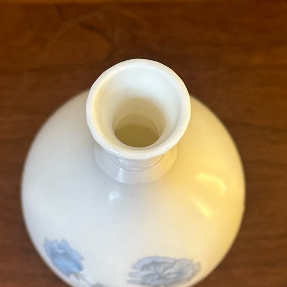 🌟HP🌟VTG 1970s-80s Wedgwood Ice Rose Bone China Flower Bud Vase Blue Rose Eng - Picture 8 of 10